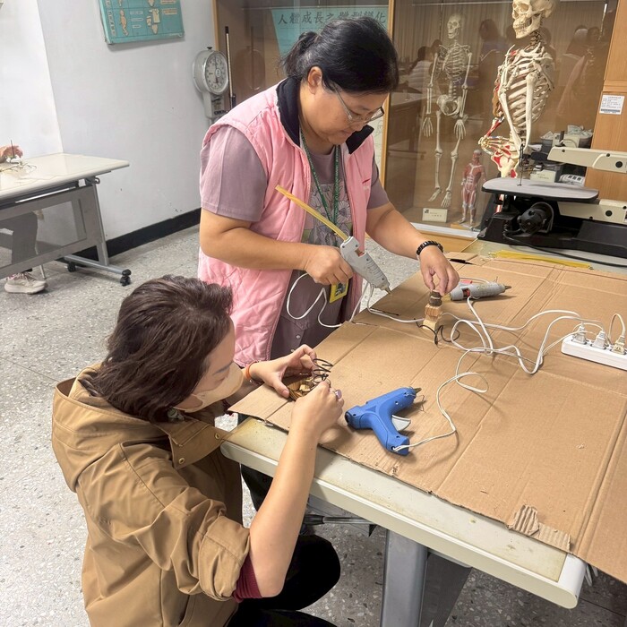 114-1導師輔導知能研習「看見生命的亮點」漂流木藝術生命工作坊圖片